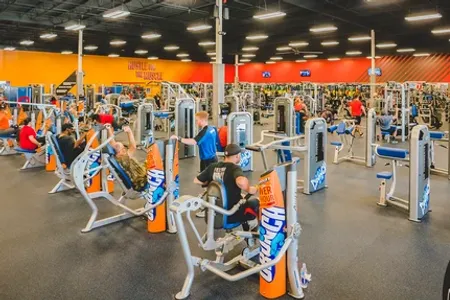 Crunch Fitness - Dearborn