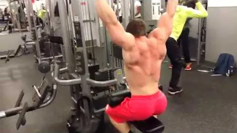 Lateral Pulldown Machine