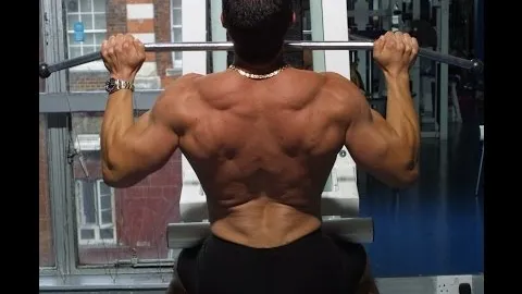 Lateral Pulldown Machine